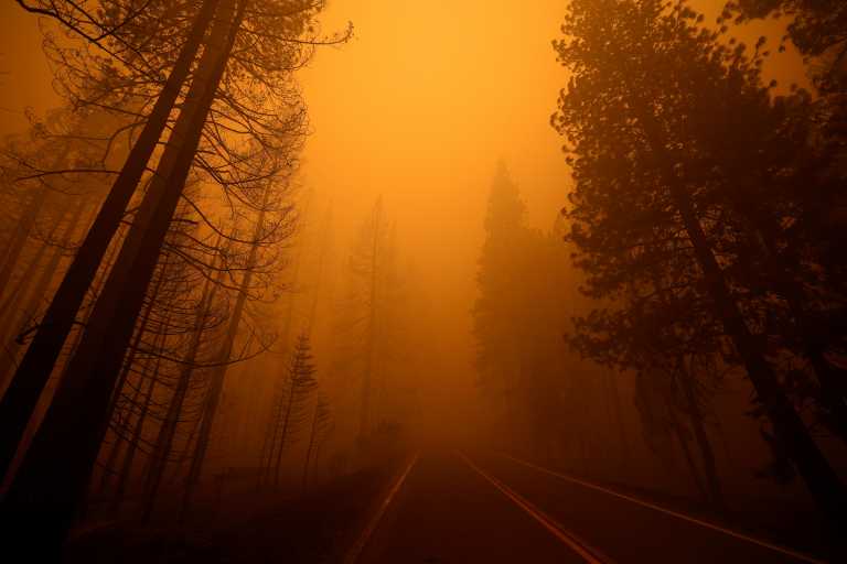 Καλιφόρνια: 8 αγνοούμενοι από την φωτιά Ντίξι – Εικόνες αποκάλυψης για μια ακόμα φορά