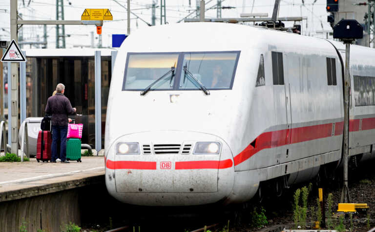 Σύγκρουση τρένων στην Ολλανδία - Αναφορές για πολλούς τραυματίες